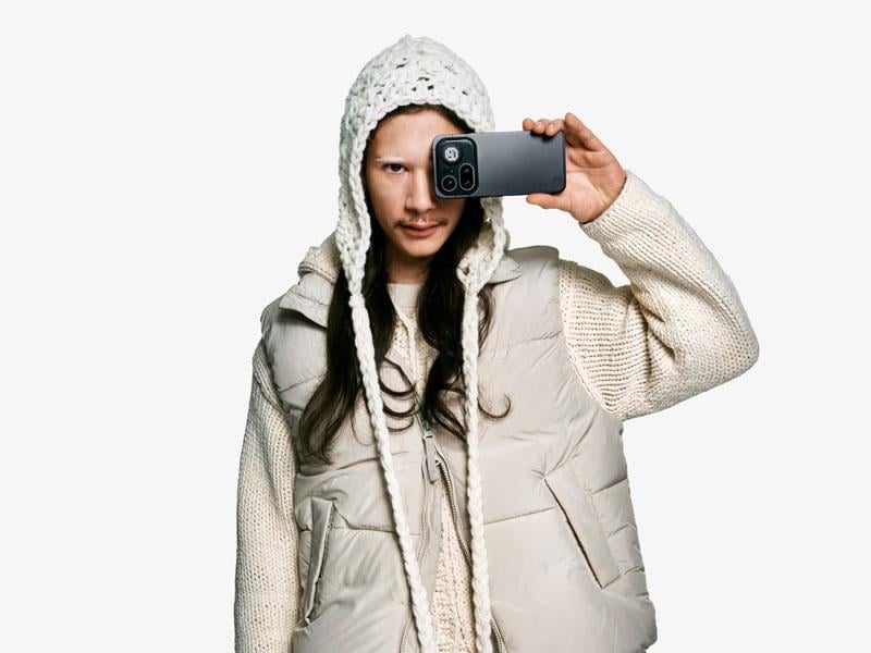 Nothing Phone (4a) Pro Silver – widok boczny
